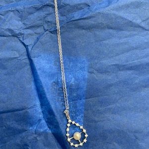 Vantel gorgeous necklace with a white pearl New